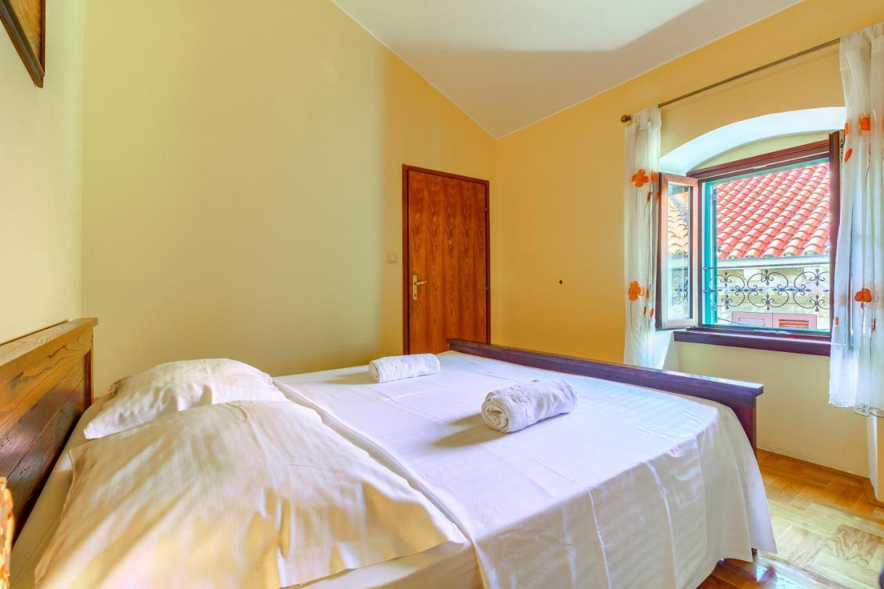 Old Stone House St Lawrence In The Heart Of Sibenik'S Old Town Apartamento Exterior foto